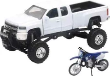 New Ray Toys Chevrolet Silverado 2500HD Pick Up W/ Yamaha YZ125 Dirt Bike Model
