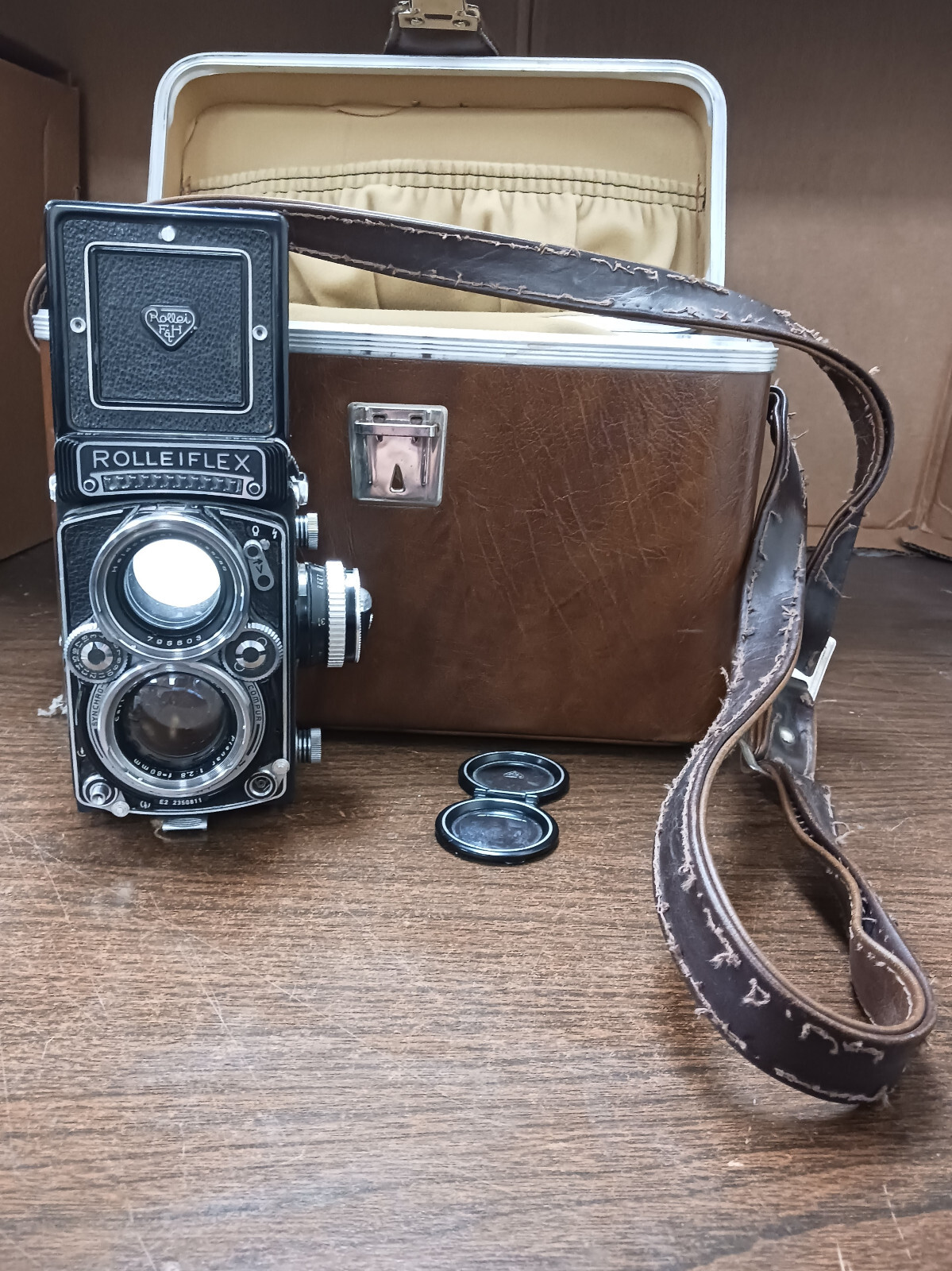 Rolleiflex 2.8F TLR Camera Zeiss Planar 80mm f2.8 w/ Case & Strap 