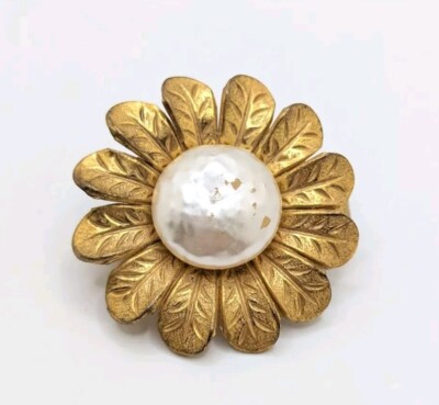 Stunning Rare Large Daisy Flower Miriam Haskell Faux Pearl Enhancer Scarf Holder