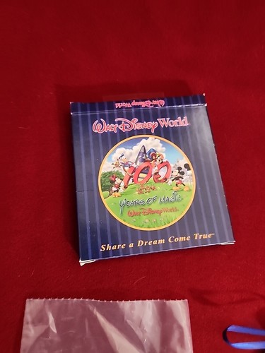 Walt Disney World 100 Years of Magic Character Christmas Tree Holiday Ornament - Imagen 4 de 4