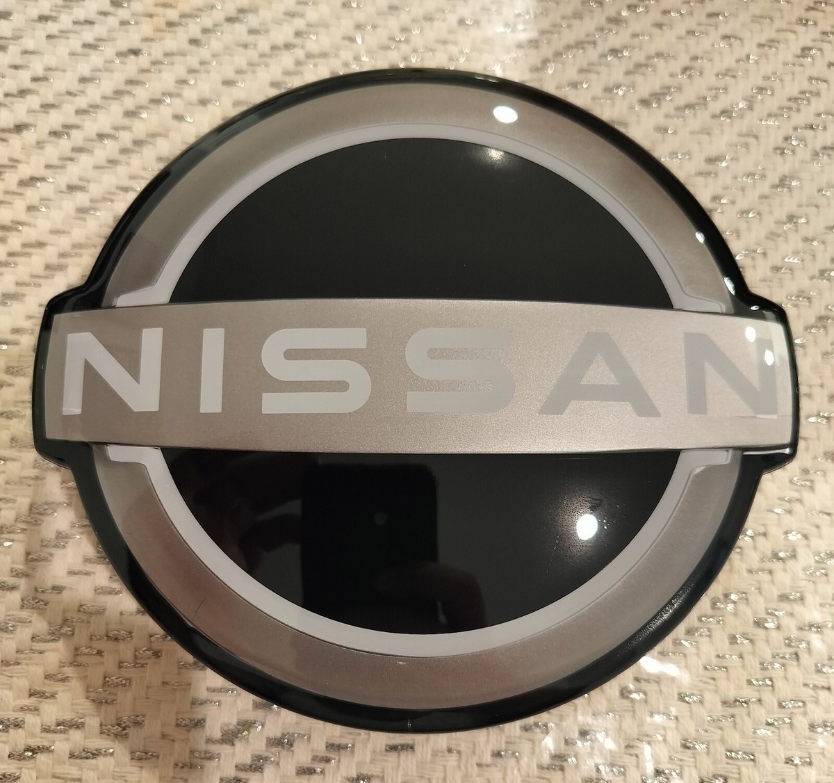 ルースエマル10　osサマ 62889-9HF0A 62890-6LJ0A Front Grille Emblem for 2023-25
