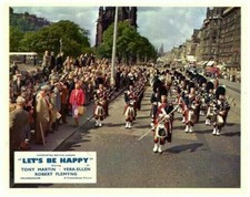 Lets Be Happy Original Tarjeta de Lobby Gaita Escocesa Banda de Marcha en Desfile 1957