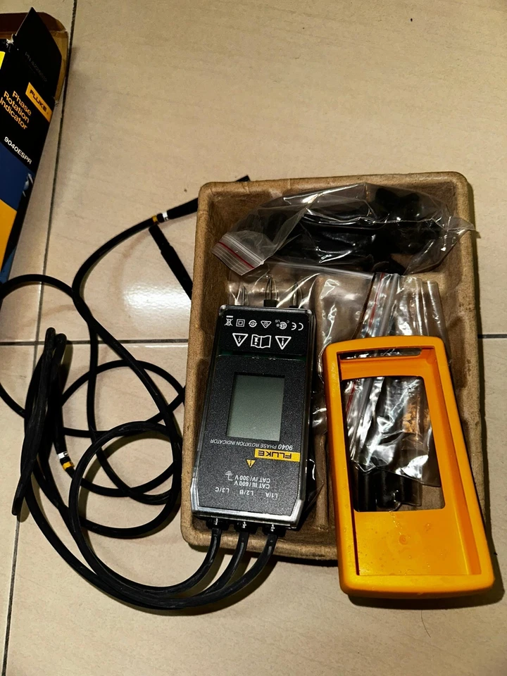 Fluke 9040 Digital Phase Rotation Indicator Tester Meter  - Image 3 of 4