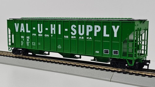 Raro HO Roundhouse 3528 Val-U-HI Suministro 50' FMC Cubierta Tolva Coche Nuevo de Lote Antiguo Nuevo | Zustand: New