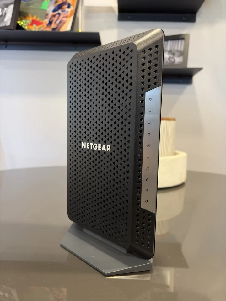 NETGEAR CM1150V Nighthawk Multi-Gig Cable modem Voice - Image 2 of 4