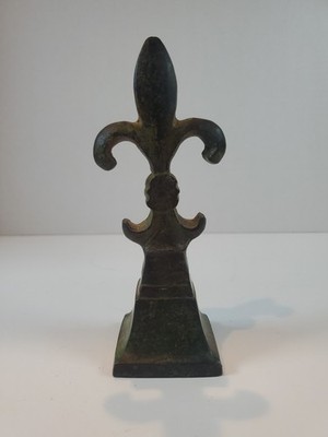 Vintage Cast Iron Fleur De Lis Rustic Standing Finial Victorian Gothic