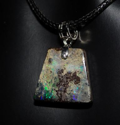 Boulderopal Anhänger 10,90ct Queensland Australien