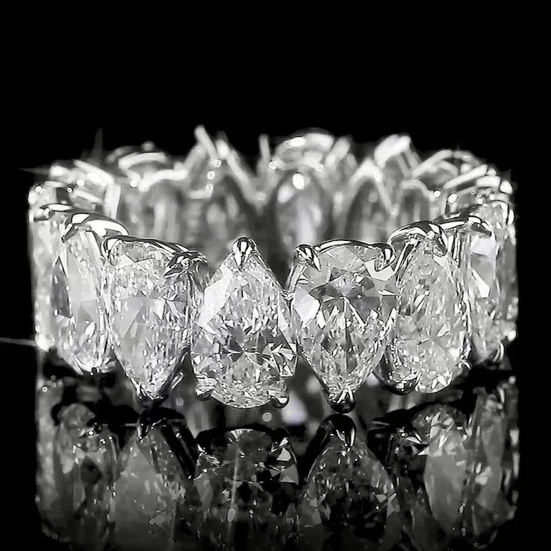 Anillo de compromiso de plata 925 con banda de eternidad de diamantes cultivados en laboratorio certificado pera de 10,5 quilates Foto 4 de 4