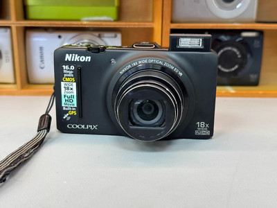 Nikon COOLPIX S9300 Digital Camera 16.0MP 18x Optica Zoom - CCD
