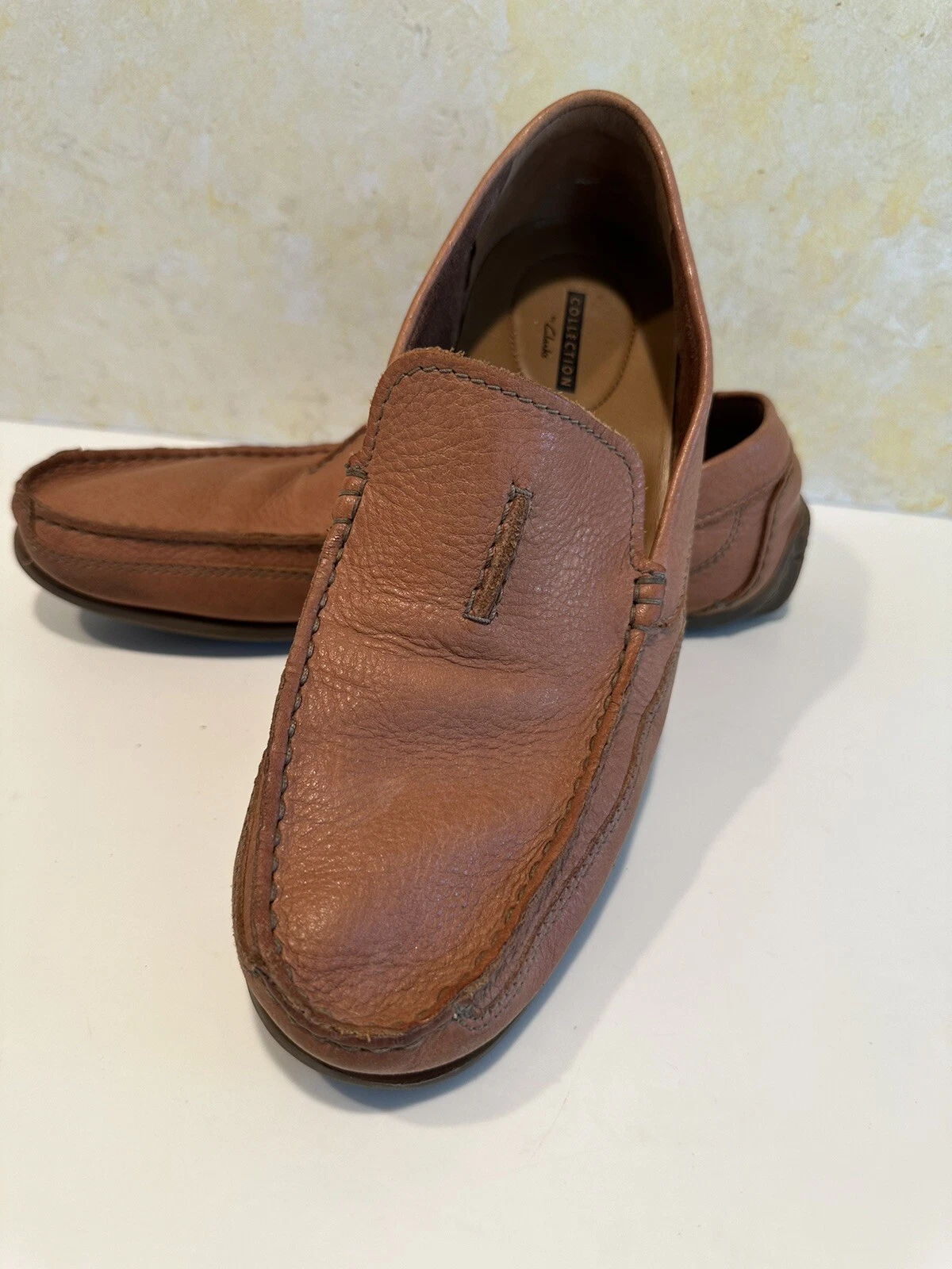 Mocassini slip on Clarks da uomo marrone chiaro carmelo taglia 10 5 M mocs scarpe da autista. 28
