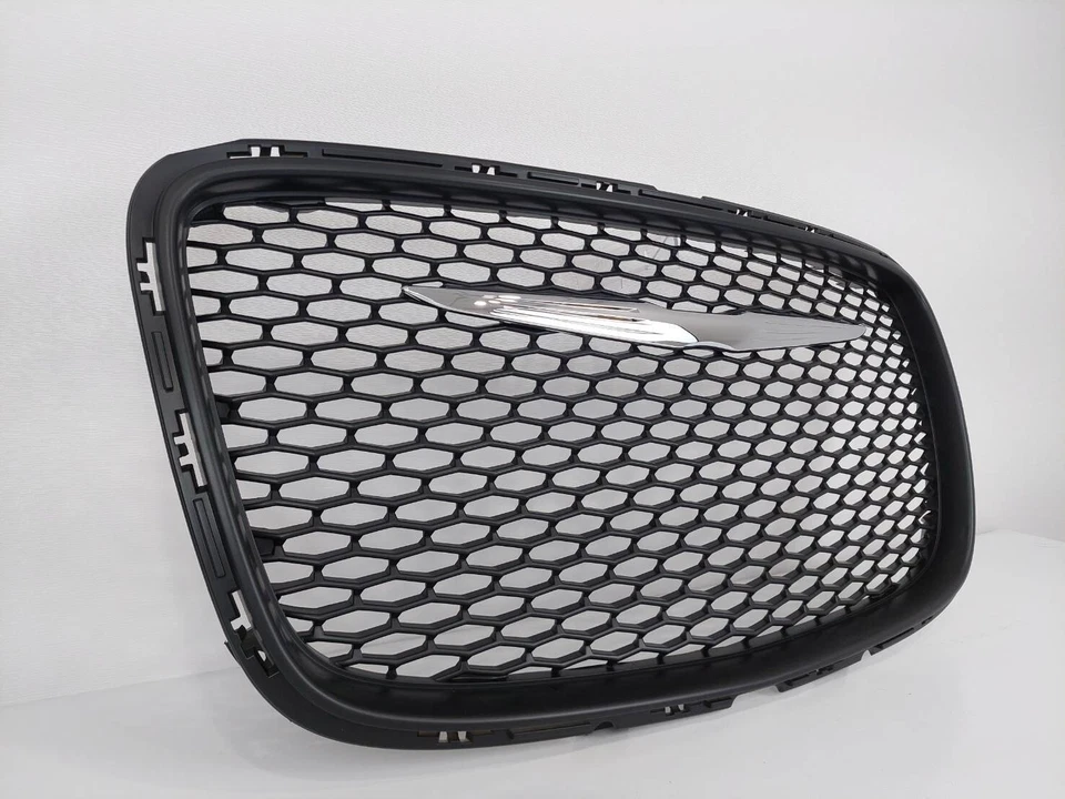 Rejilla apta para Chrysler 300 300C 2015-2022 insignia emblema modificado negro mate Foto 2 de 4