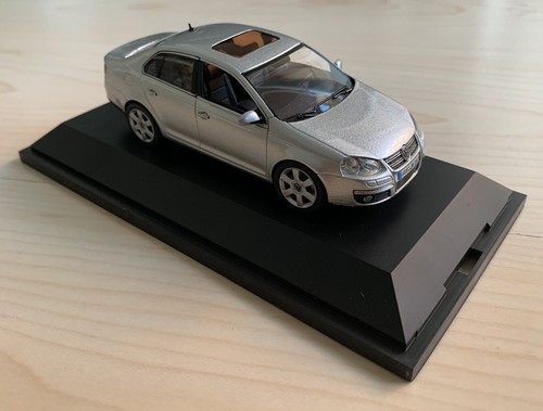 Volkswagen Jetta MK5 - 1/43 scale - VW Schuco modelcar - Imagen 4 de 11