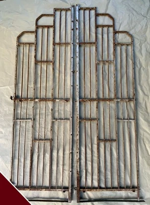 151 x 45 cm - Paire d'anciennes grilles décoratives art deco, en metal - Photo 1/4