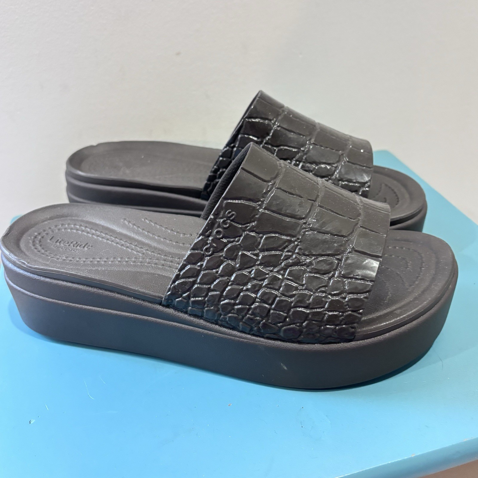 Crocs Women’s Brooklyn Platform Slides, Espresso Size 9