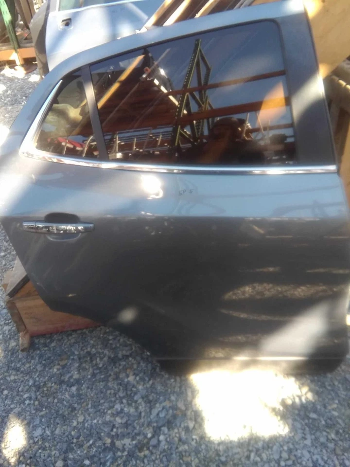 Used Rear Right Door Assembly Rear Side fits: 2015 Buick Encore electric Rear Ri - Изображение 2 из 4