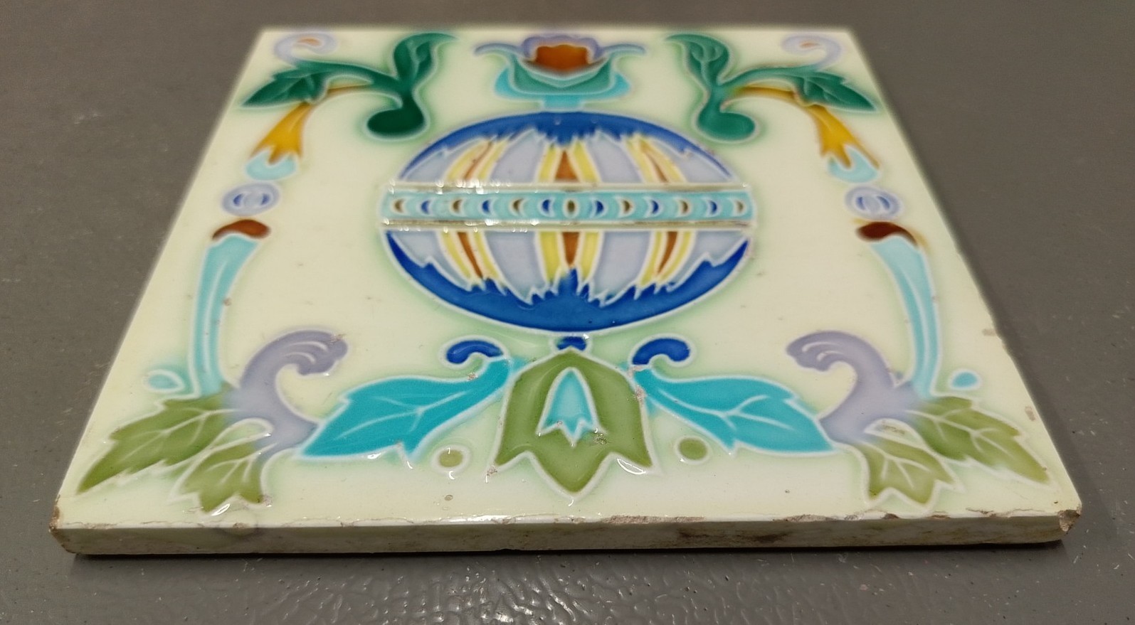 RARE VINTAGE 2 PCS BEAUTIFUL UNIQUE DESIGN DK TILES MADE IN JAPAN TILES.