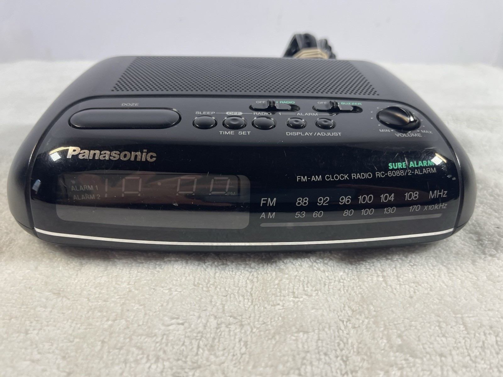 Panasonic RC-6088 Alarm Clock, 2 Alarms, FM-AM, Battery Backup