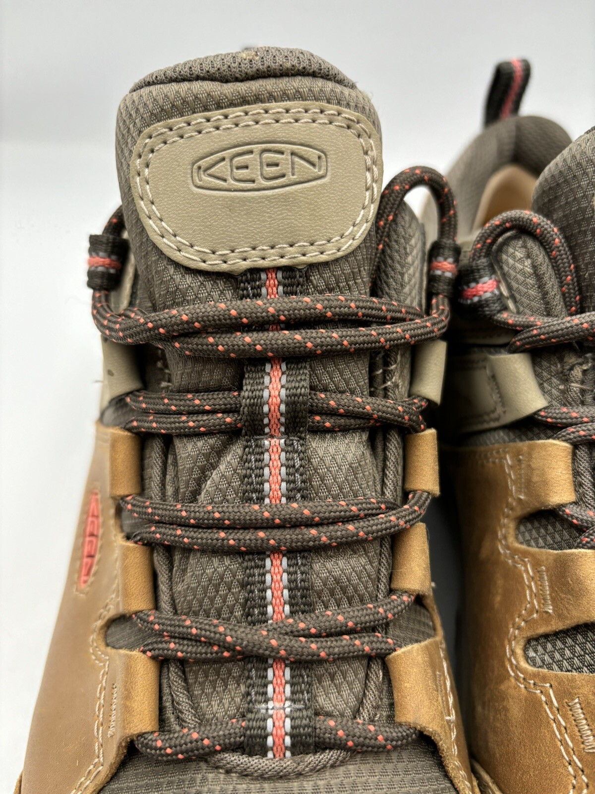 Scarpe da trekking impermeabili beige Keen Dry Steens da donna taglia 8 5 US 1022336