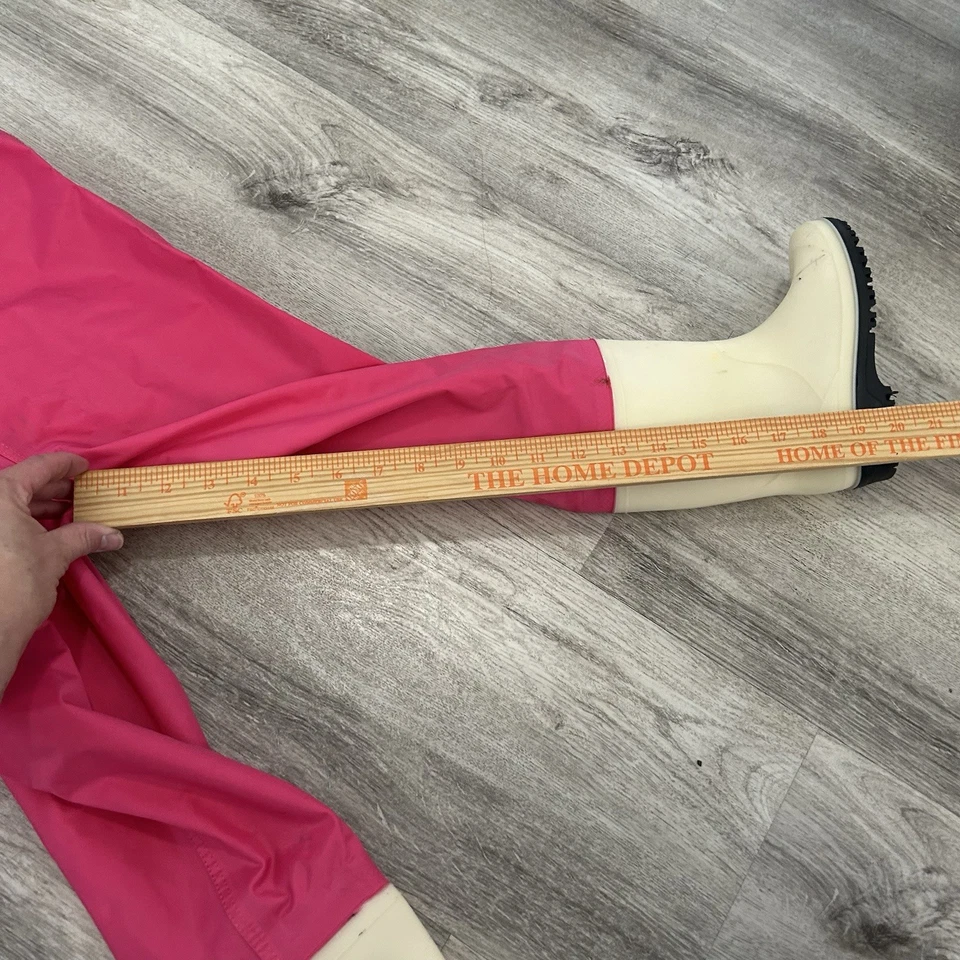 Youth Girls fishing waders new - Pink size 4 - 5 years . Up To Size 12 Shoe - Image 2 of 4