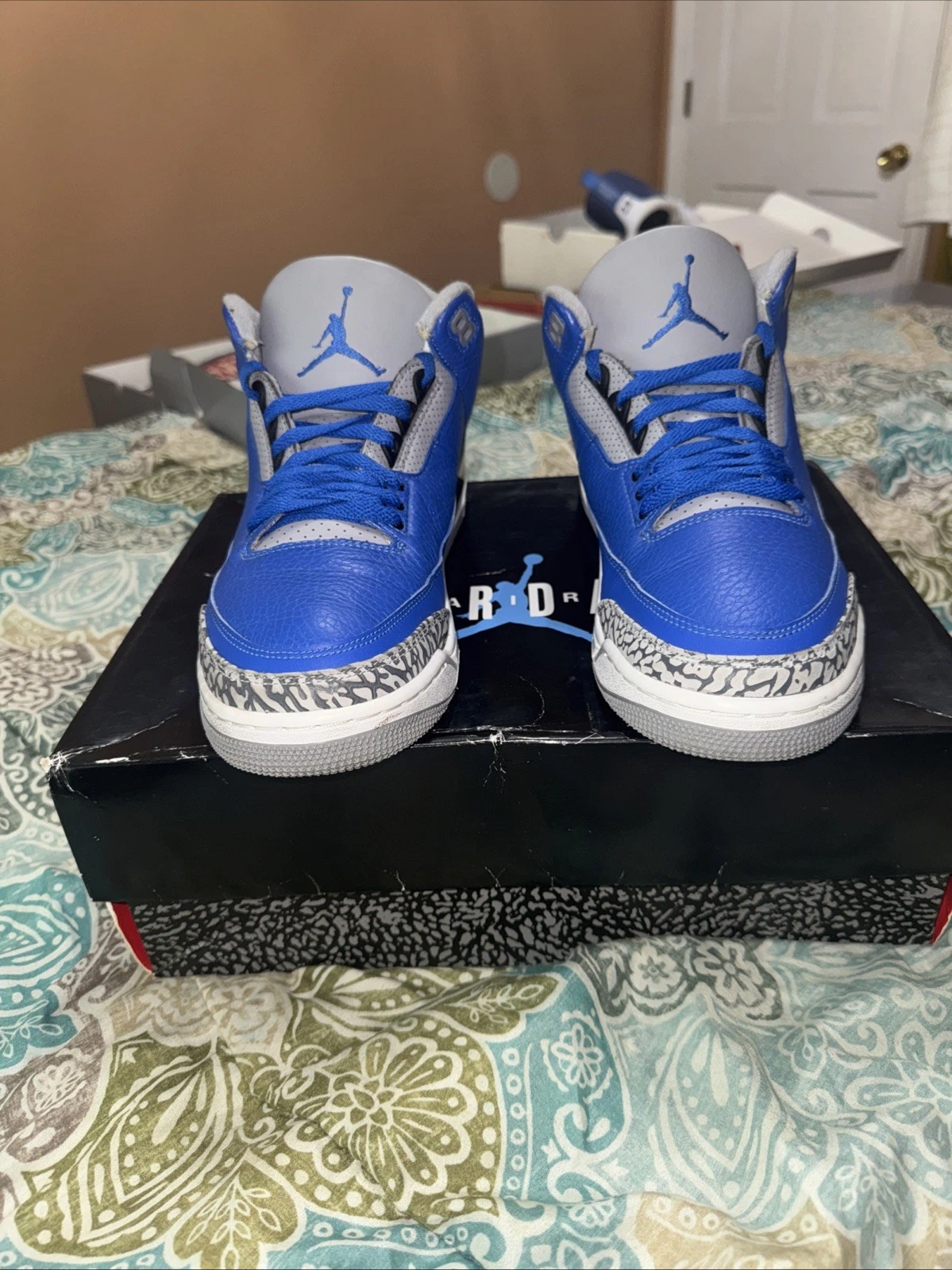 Air Jordan 3 Retro Varsity Royal
