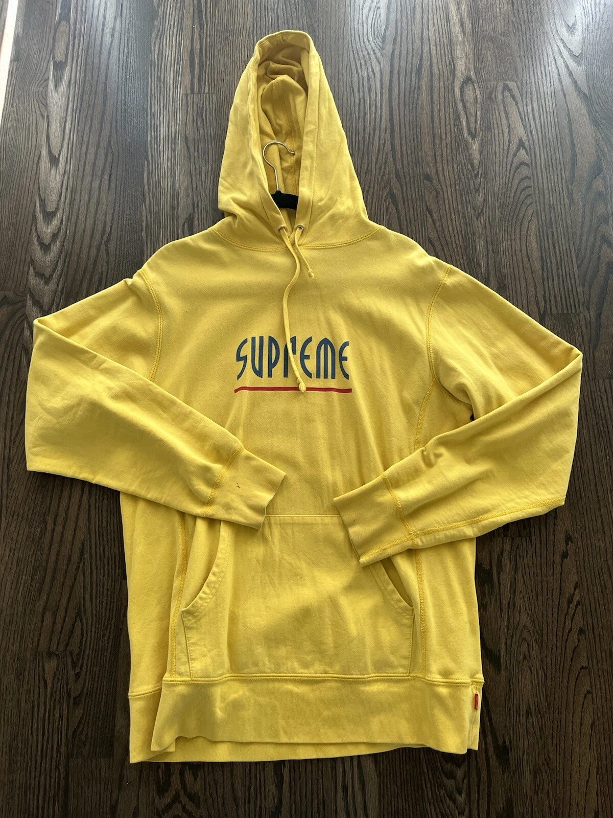 Sweat à capuche jaune suprême L'émeute qui n'a jamais été taille M