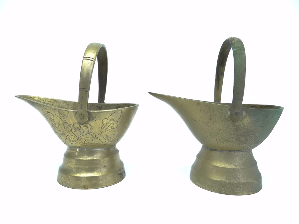 Vintage Pair Chinese Brass Small Floral Decorative Serving Dishes Creamers Boats - Image 2 of 4