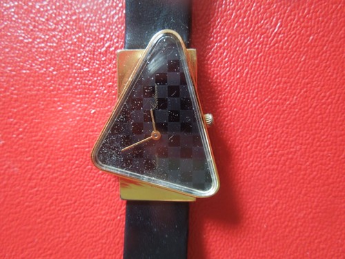 J 7023 Vintage Armbanduhr Guillaume Triangle Swiss Dali ? QUARZ SIEHE BESCHREIBUNG - Bild 2 von 15