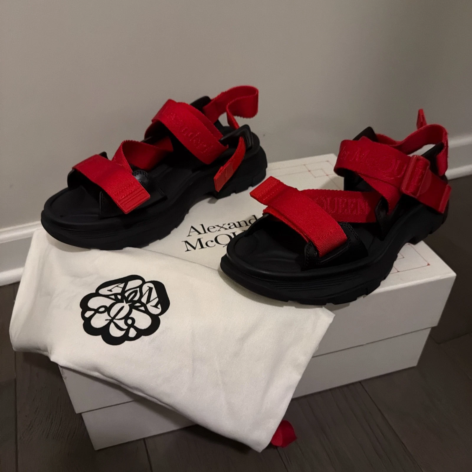 Alexander McQueen — ALEXANDER MCQUEEN Men's Strappy Sandals, 43 D 667815 Black Red Chunky