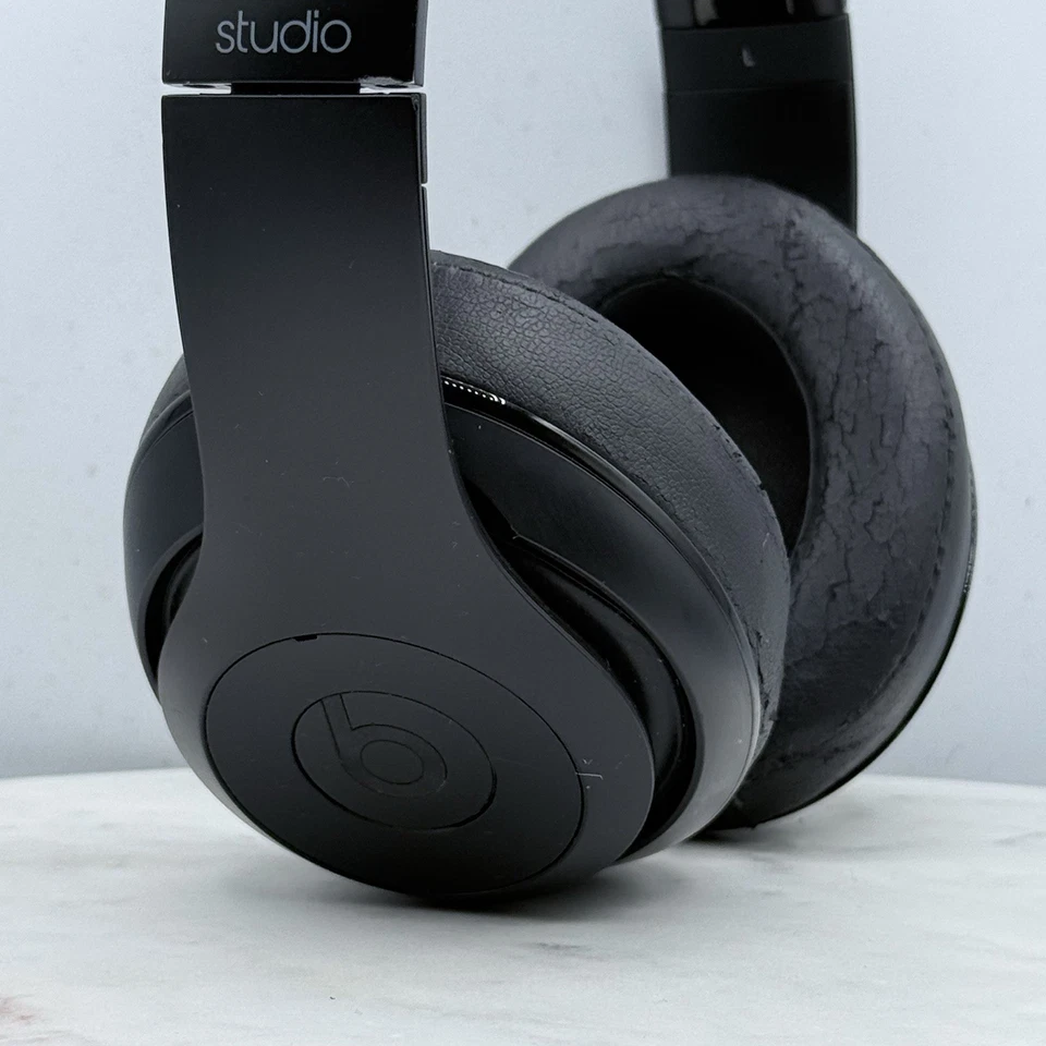 Beats by Dre Studio 2 Wireless Bluetooth Headphones Case - B0501 - Worn Ear Pads - Image 2 of 4