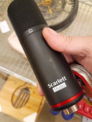 Focusrite Scarlett Studio Condenser Microphone, Wired XLR 3-Pin, Black/Red