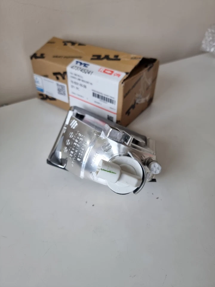 TYC Front Right Driver Side OS Indicator Light Lamp Flasher 18-5021-05-2B - Image 3 of 4