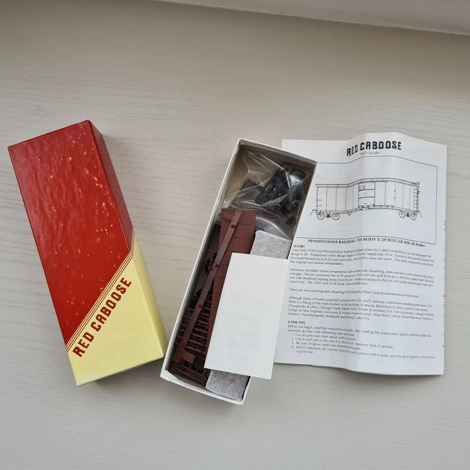 Red Caboose HO Gauge Kit 40' Box Car (X-29) Reading - RC-7046-6/100932 - Image 2 of 4