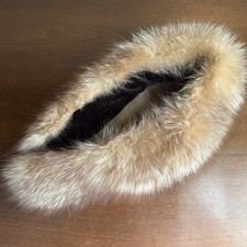 Vintage Natural Fur Collar Beige Colored Excellent Condition 23  x 4  
