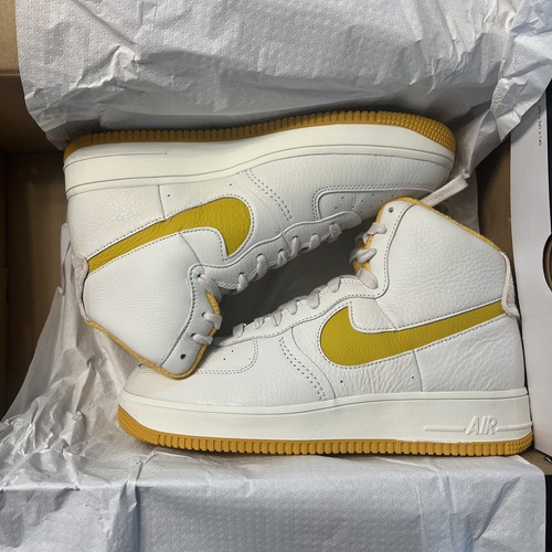 W Air Force 1 Sculpt “Phantom/Yellow Ochre-Sail” (US Women’s 7) - DC3590 001