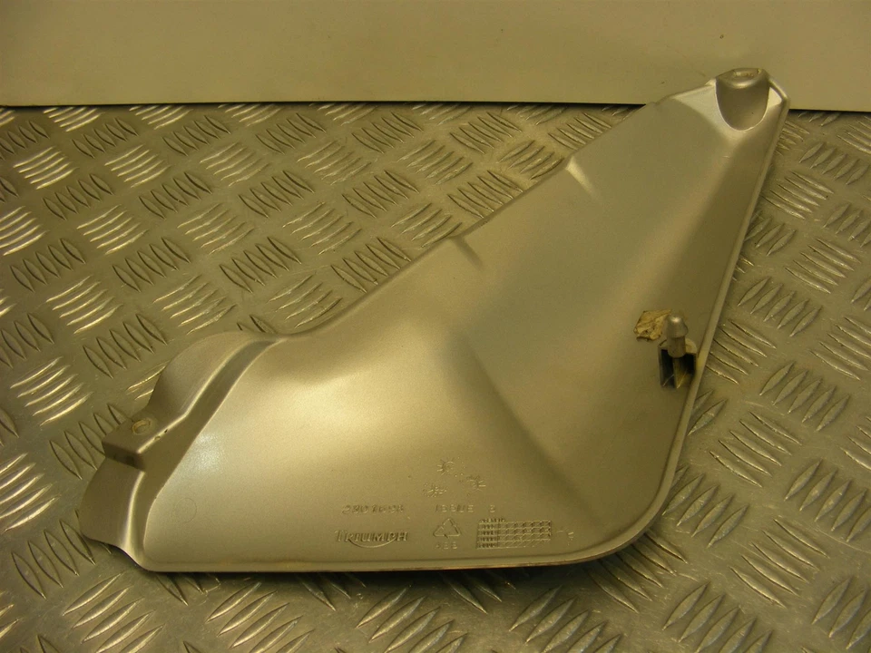 Triumph Tiger 955i Panel Seat Lower Right 2001 to 2006 955 T709EN A778 - Image 4 of 4