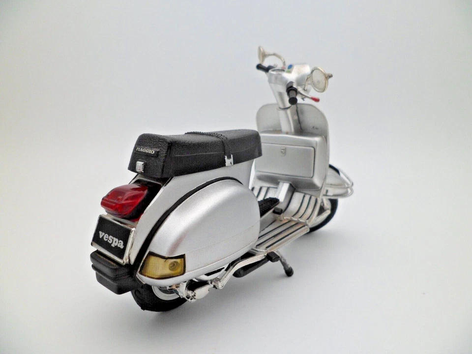 Modellino VESPA P 200 E 1978 1:12 New Ray Vintage Ottime Condizioni !! - Immagine 4 di 4