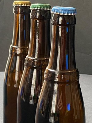 WESTVLETEREN BELGIEN FLASCHEN x 18, TRAPPISTENABTEI, alter Stil, Kappen 12, 8, blond+