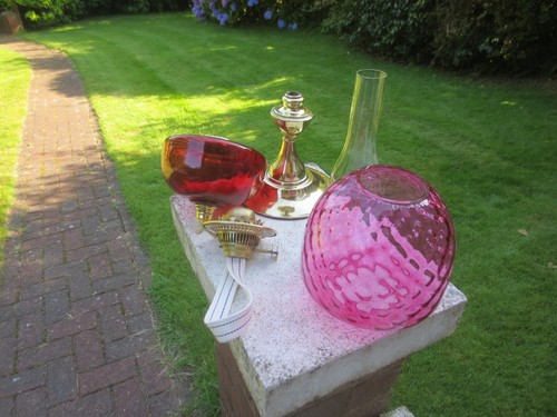 Antique Cranberry Glass & Brass OIL Lamp & Original Optic Beehive oil lamp Shade - Picture 24 of 24