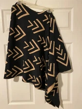 Duluth Trading Co Women's OS Shawl Black and Beige Poncho Irreversible One size