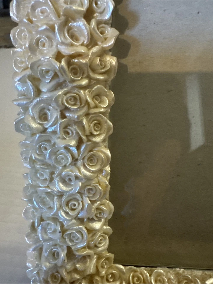 Marco 3.5” X 5” 3D Rosas Blancas Marco de Fotos SHABBY CHIC Casa de Campo Boda Foto 2 de 4