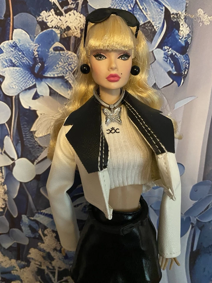 Nuevo Abrigo Blanco y Negro, Top Blanco, Falda Negra, Accesorios, Regalo Gratis 🎁 Foto 2 de 4