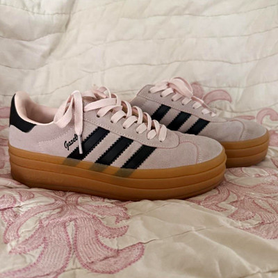 adidas Gazelle Platform Women s Low Top Lace-Up Sneakers Pink/Black Gum  sz 7