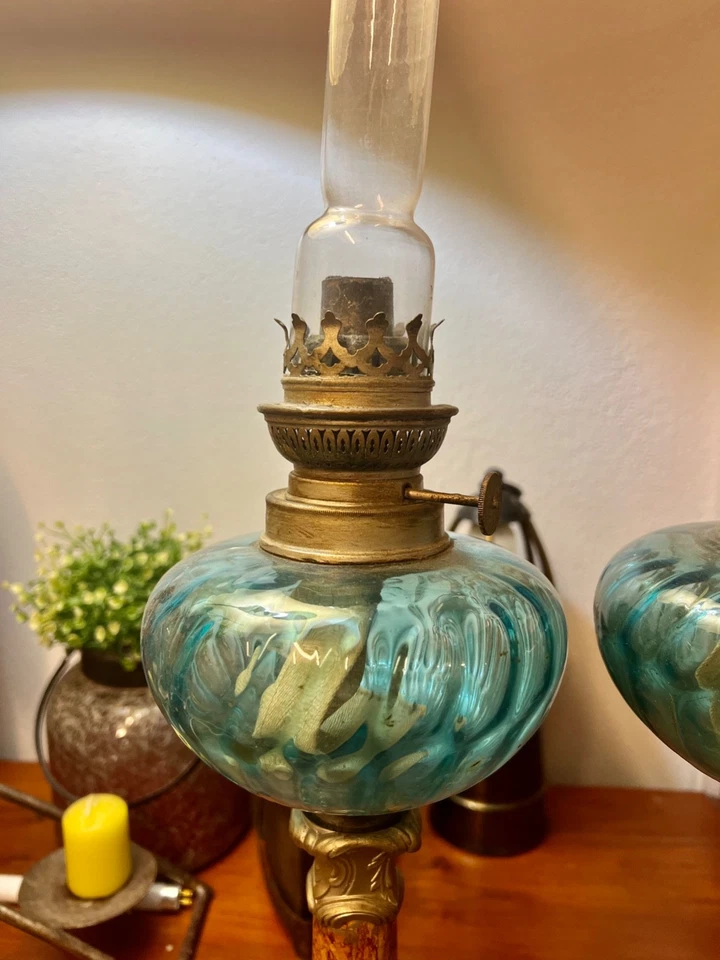 une paire de lampes à pétrole verre bleu - Photo 3/4