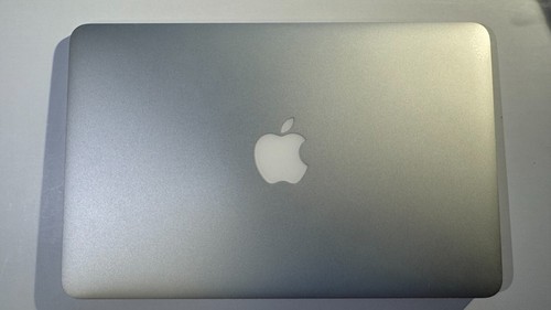 Apple MacBook Air A1465 11.6" (128GB SSD, Intel Core i5, 1.3GHz, 4GB RAM 2013) - Afbeelding 2 van 19