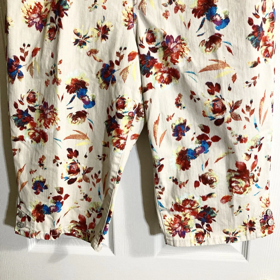 Gloria Vanderbilt Jeans Women 18 Cream Beige Red Floral Skimmer Capri Stretchy - Image 4 of 4