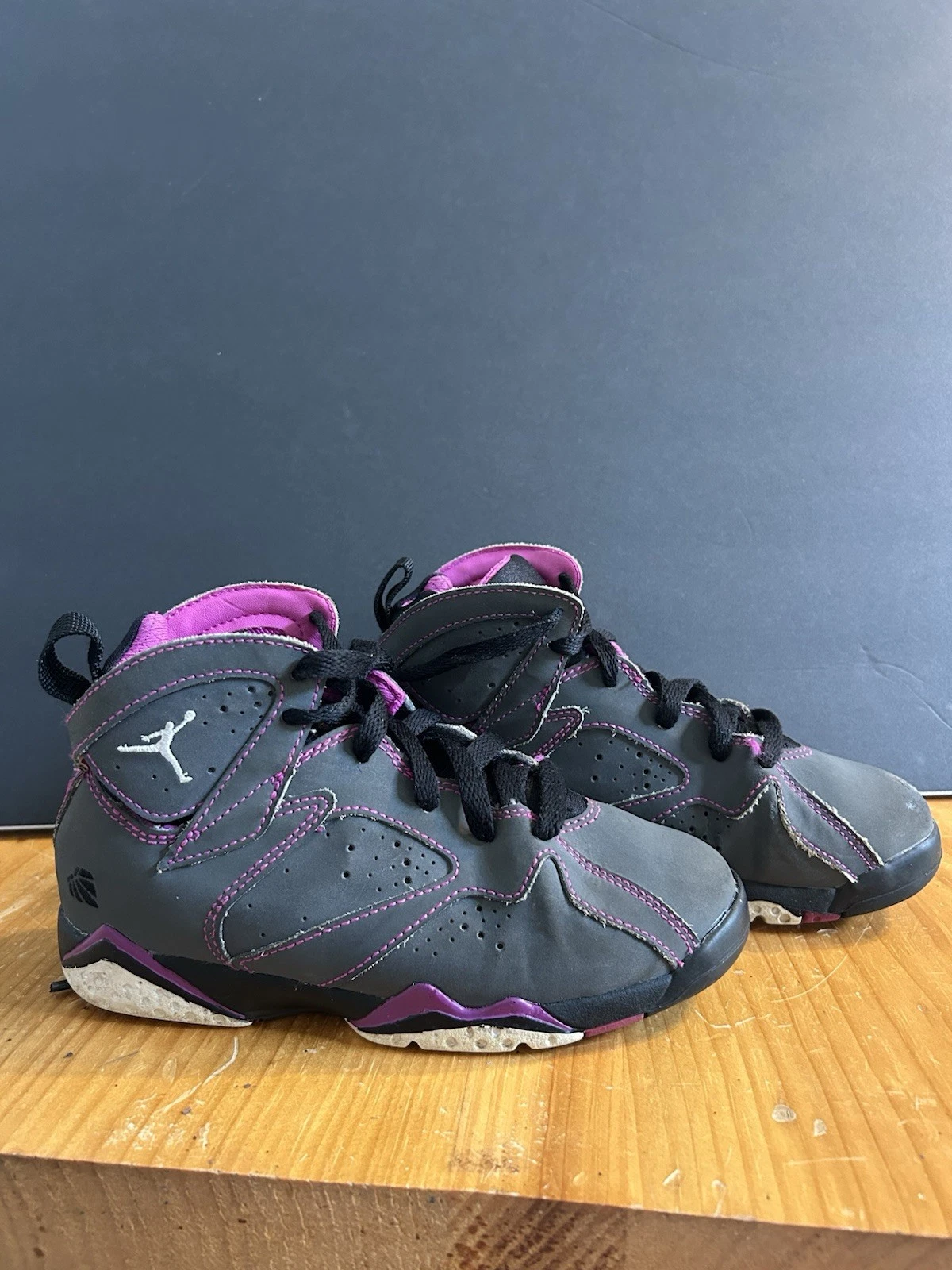 Nike Jordan Kids 1Y 7 Retro San Valentino (2014) Sneakers Grigio Rosa