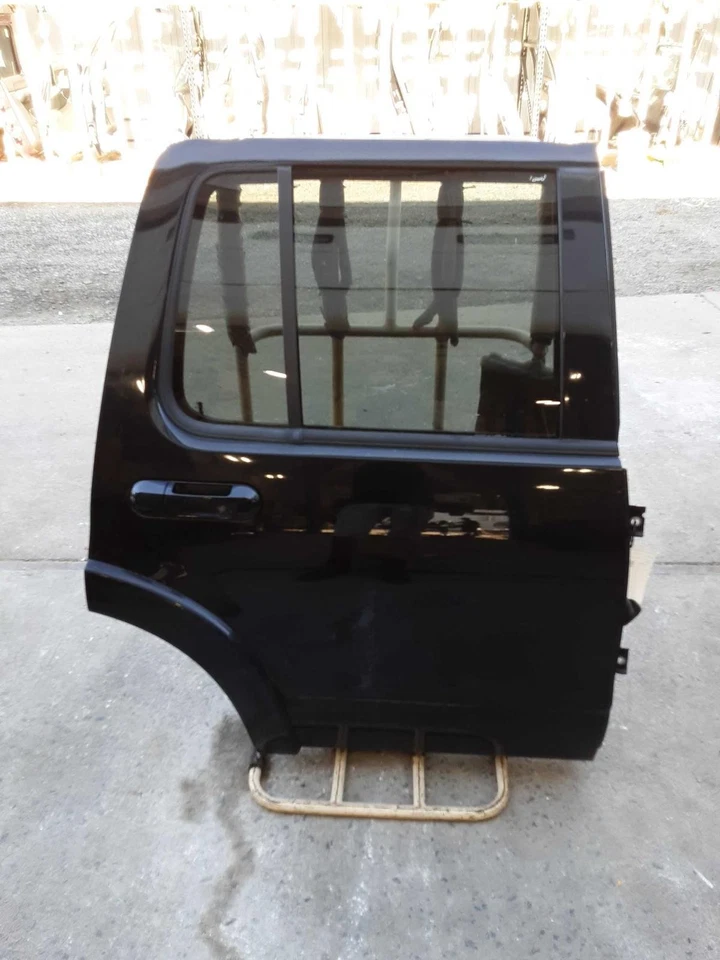 Used Rear Right Door Assembly Rear Side fits: 2010 Ford Explorer exc. Sport Trac - Изображение 2 из 4