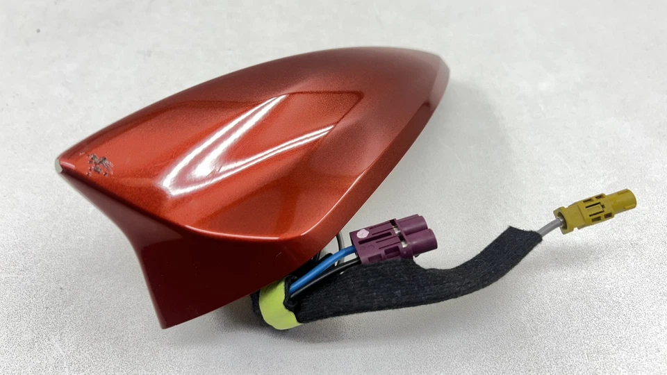 RECEPTOR ANTENA ALETA TIBURÓN TECHO SEDÁN CHEVY SS 14-17 92284240 OEM Foto 2 de 4