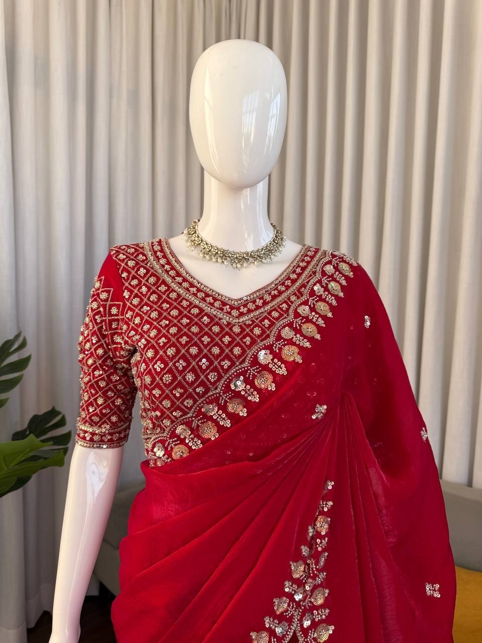 Bridal Look Fendy Silk Red Saree With Blouse For Women Wedding Wear thumbnail 4