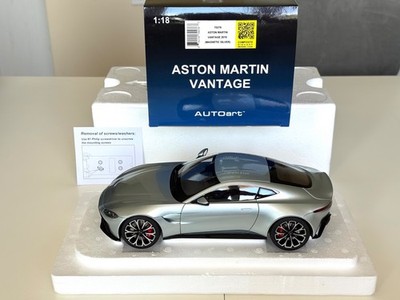 AUTOart Aston Martin V8 Vantage 2019 Magnetic Silver 1:18 NEW 70276